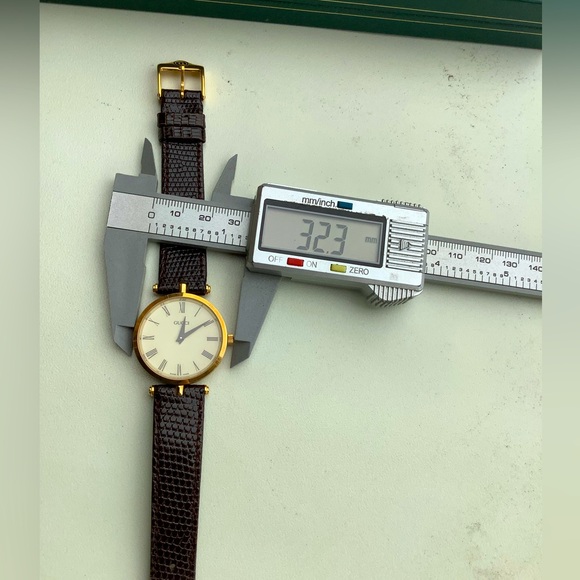 Authentic GUCCI watch UNISEX ❤️💚 - Picture 9 of 14